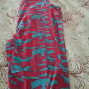 Tall and curvy lularoe leggings